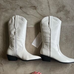Women’s White,  Cowgirl Boots , Western,The Drop Mid Shaft, Size 7, NWT.